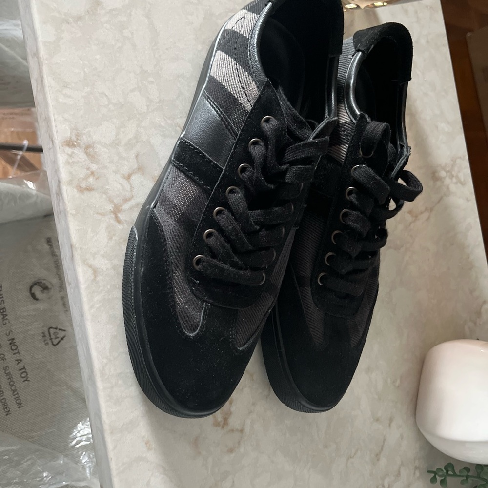 Burberry sneakers great condition no box